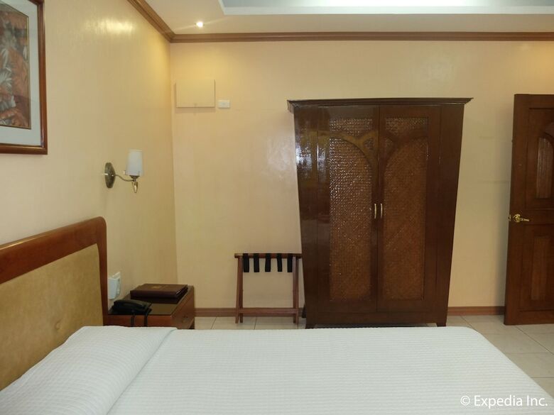 Pacific Breeze Hotel And Resort