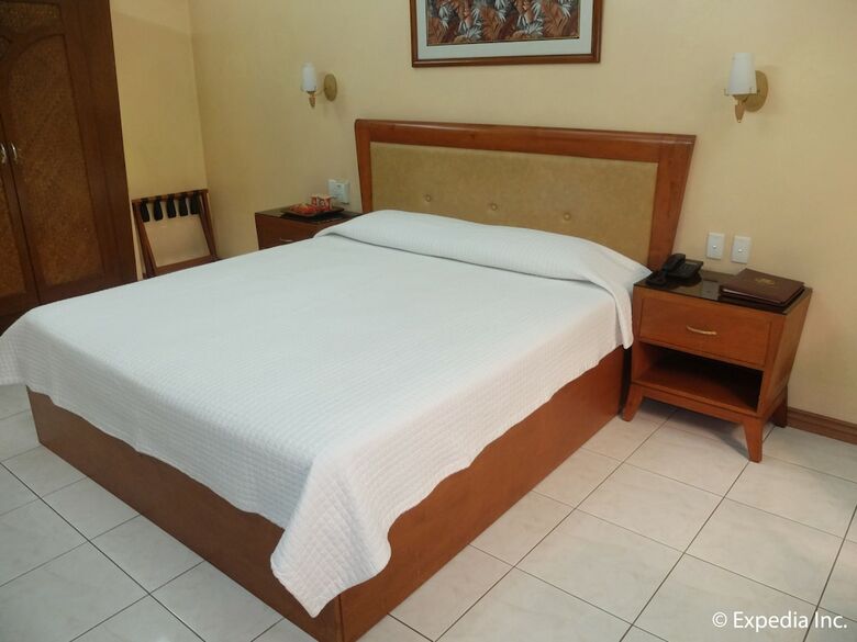 Pacific Breeze Hotel And Resort