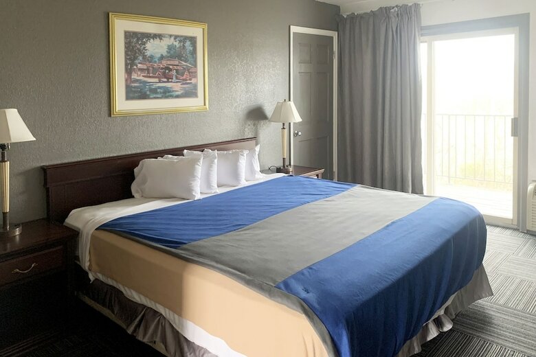 Hotel Lake St Loius