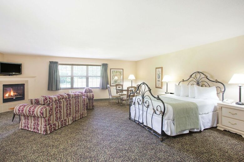 Ramada By Wyndham Galena Hotel And Day Spa