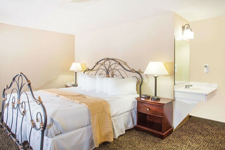 Ramada By Wyndham Galena Hotel And Day Spa