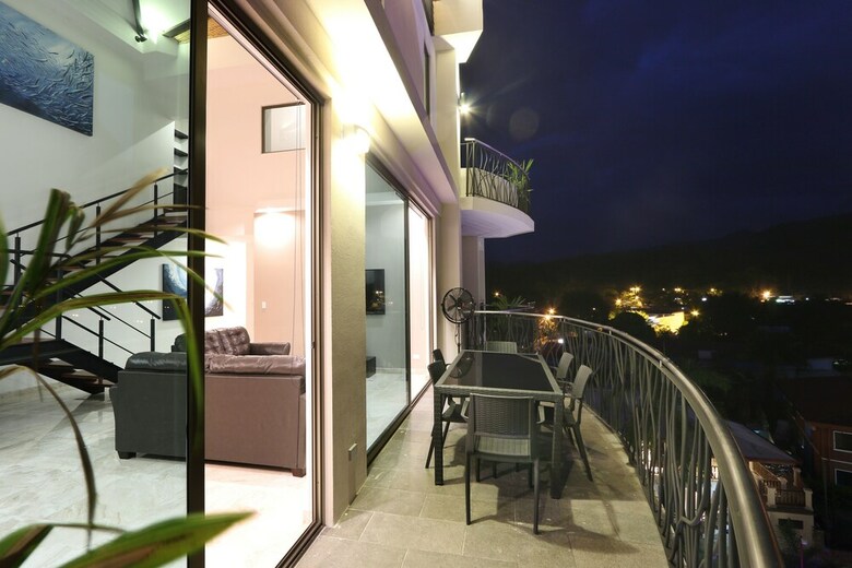 Sky Penthouses 3br/3bth At Oceano