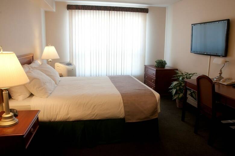 Hotel Inuvik Capital Suites