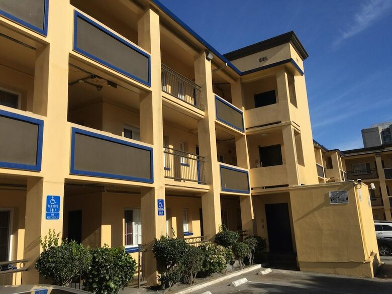 Hotel Civic Center Inn