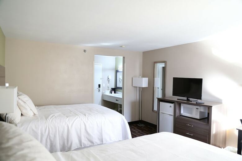 Hotel Baymont By Wyndham Plano