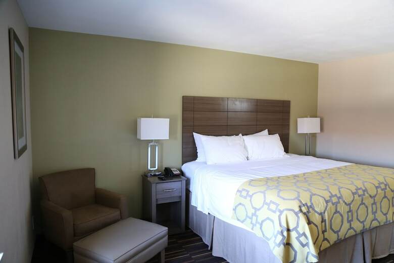Hotel Baymont By Wyndham Plano