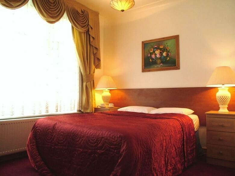 Acorn Lodge Gatwick Hotel