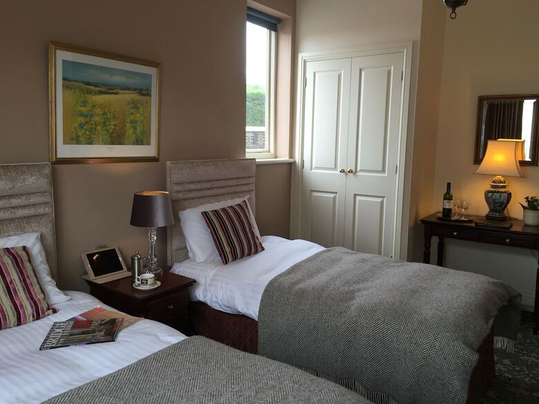 Taunton House Hotel