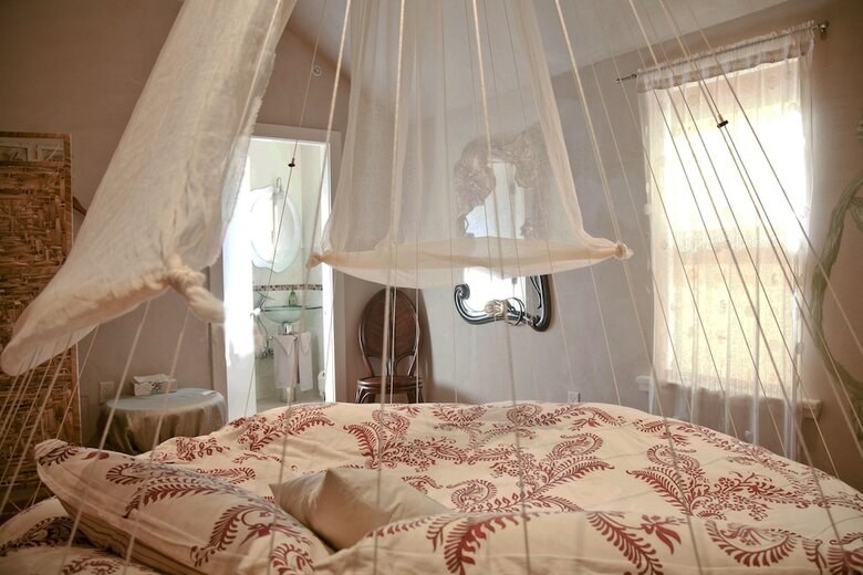 Bed & Breakfast Topia Inn - An Organic Oasis