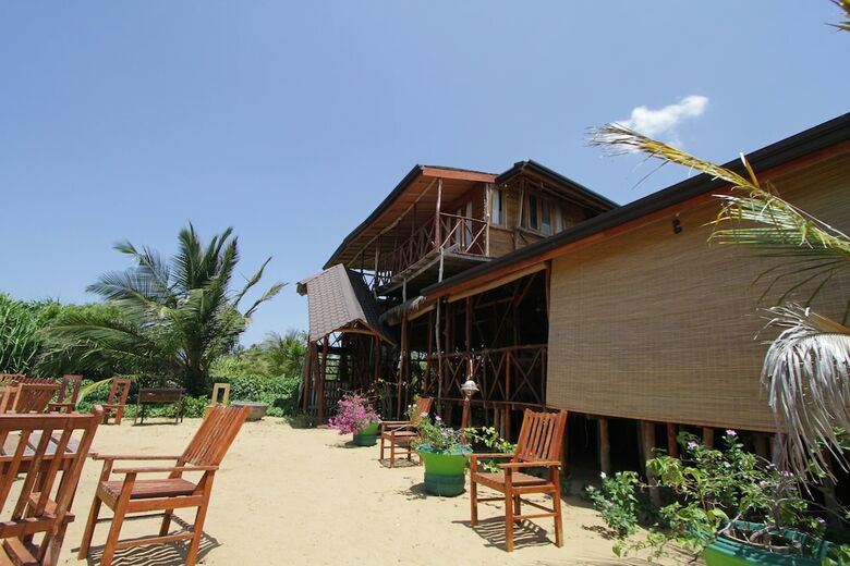 Hotel Kirinda Beach Resort