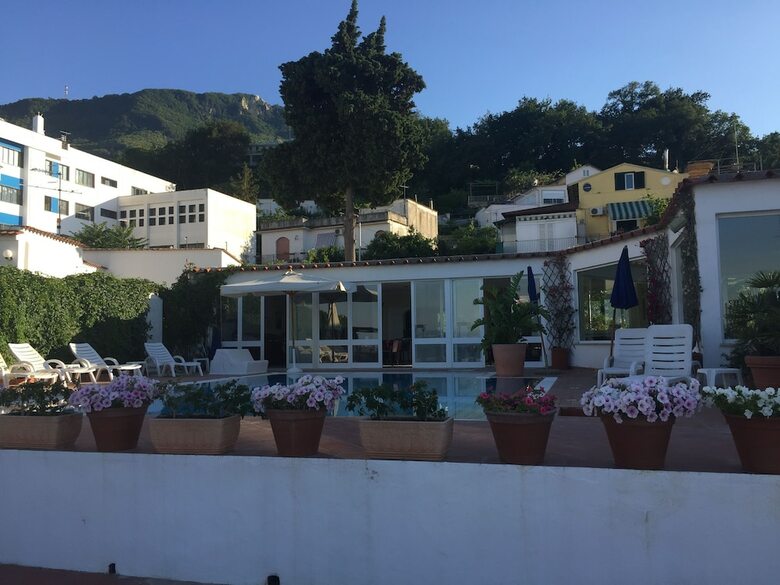 Posada Pithaecusa