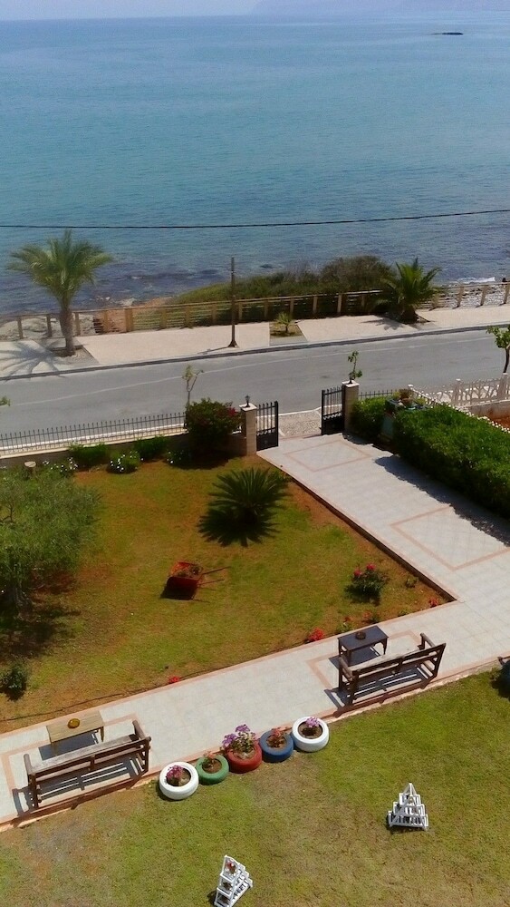 Hotel Triton