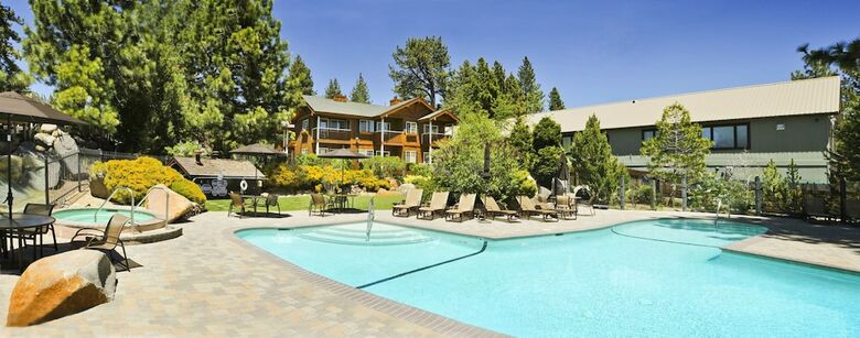 Hotel Red Wolf Lakeside Lodge