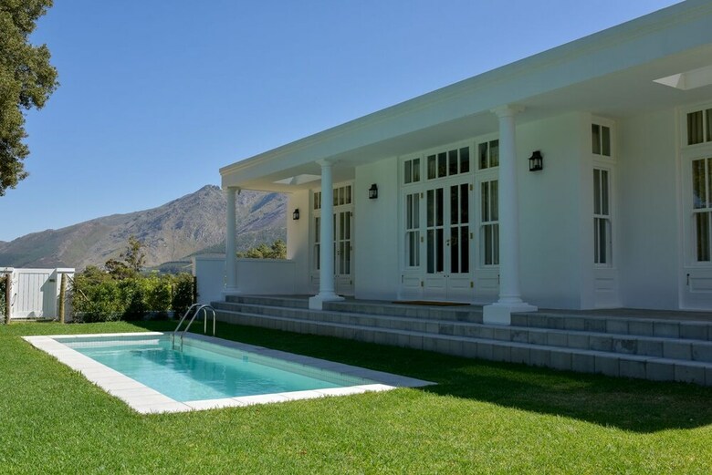 Villa Lily Pond House At Le Lude