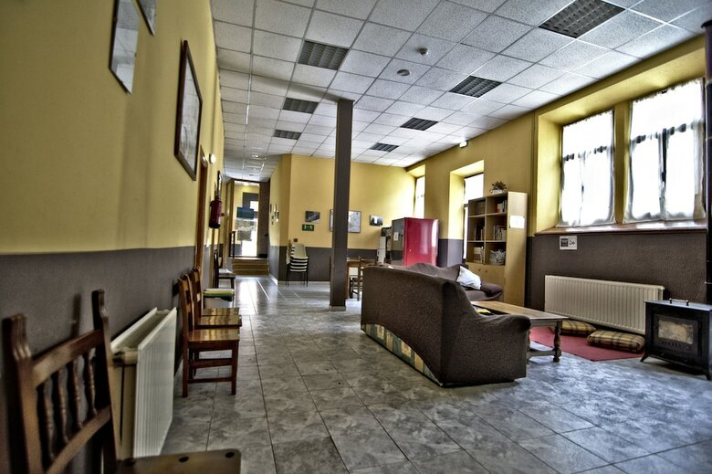 Hostal Albergue Juvenil De Bustiello