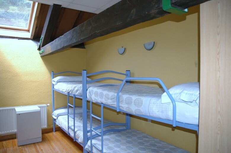 Hostal Albergue Juvenil De Bustiello