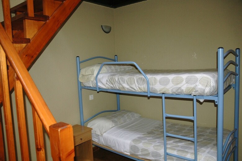 Hostal Albergue Juvenil De Bustiello
