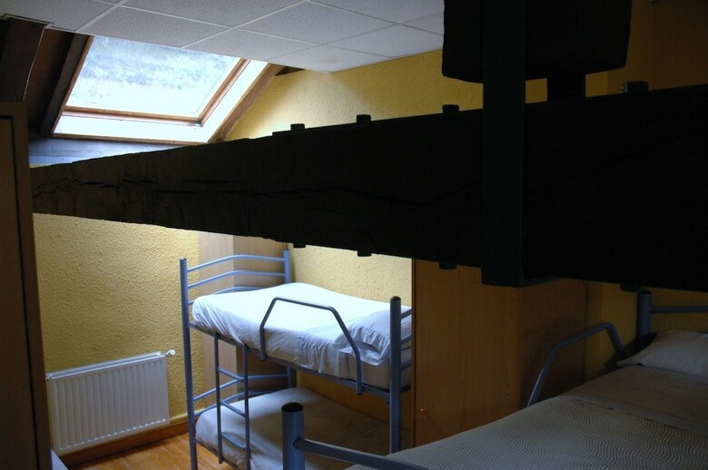 Hostal Albergue Juvenil De Bustiello