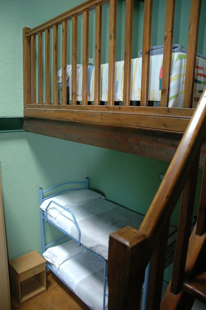 Hostal Albergue Juvenil De Bustiello
