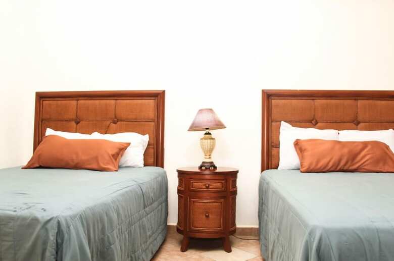 Hotel West Bay Colonial