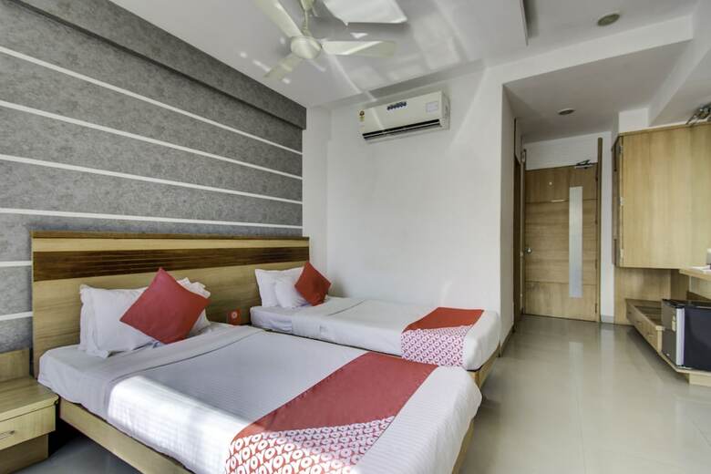 Oyo 1000 Hotel Admiral Suites