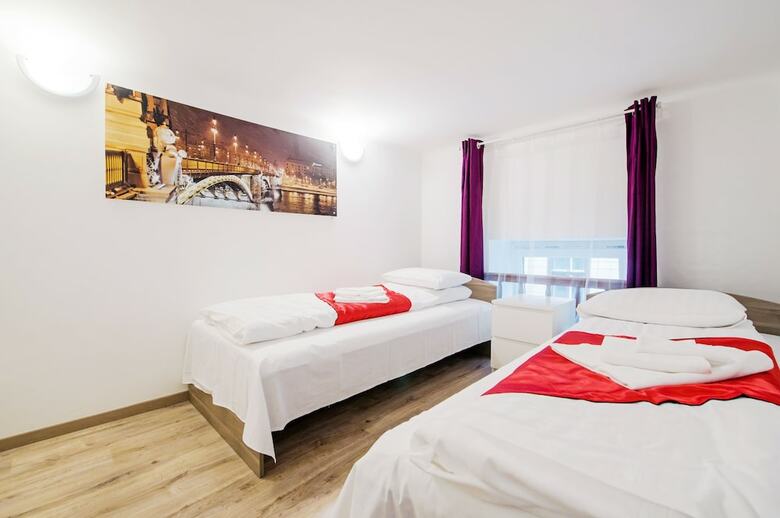Grand Boulevard Apartments