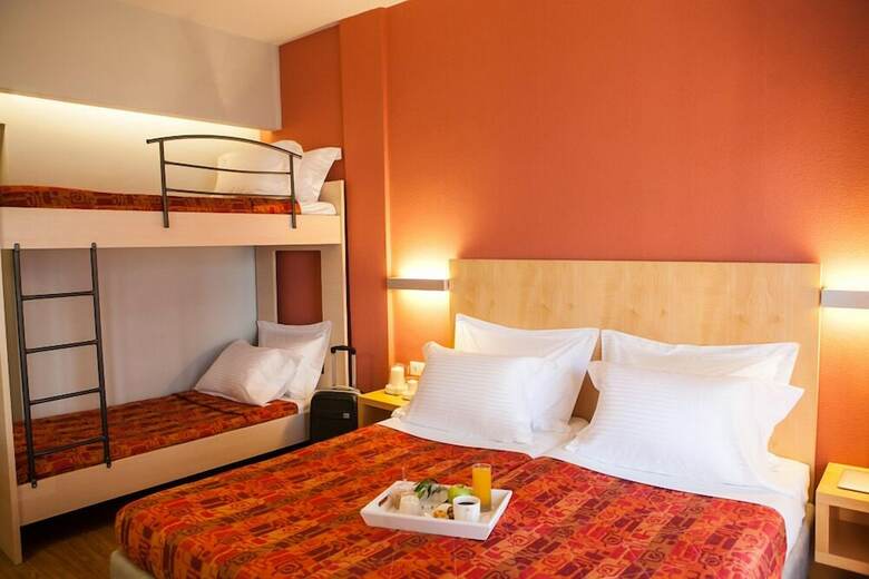 Kronos Hotel