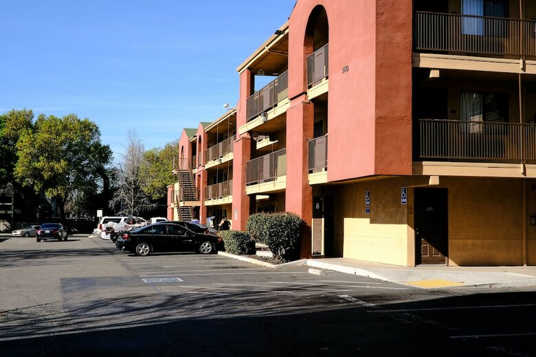 Motel Budget Inn And Suites
