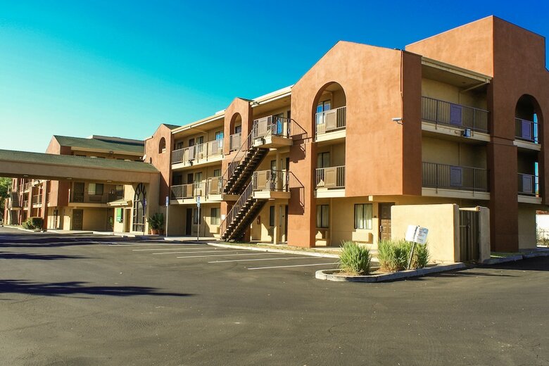 Motel Budget Inn And Suites