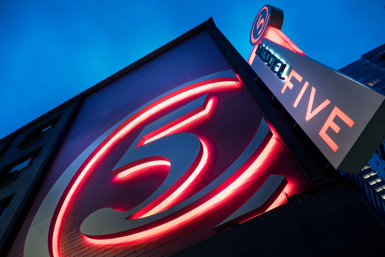 Hotel Five