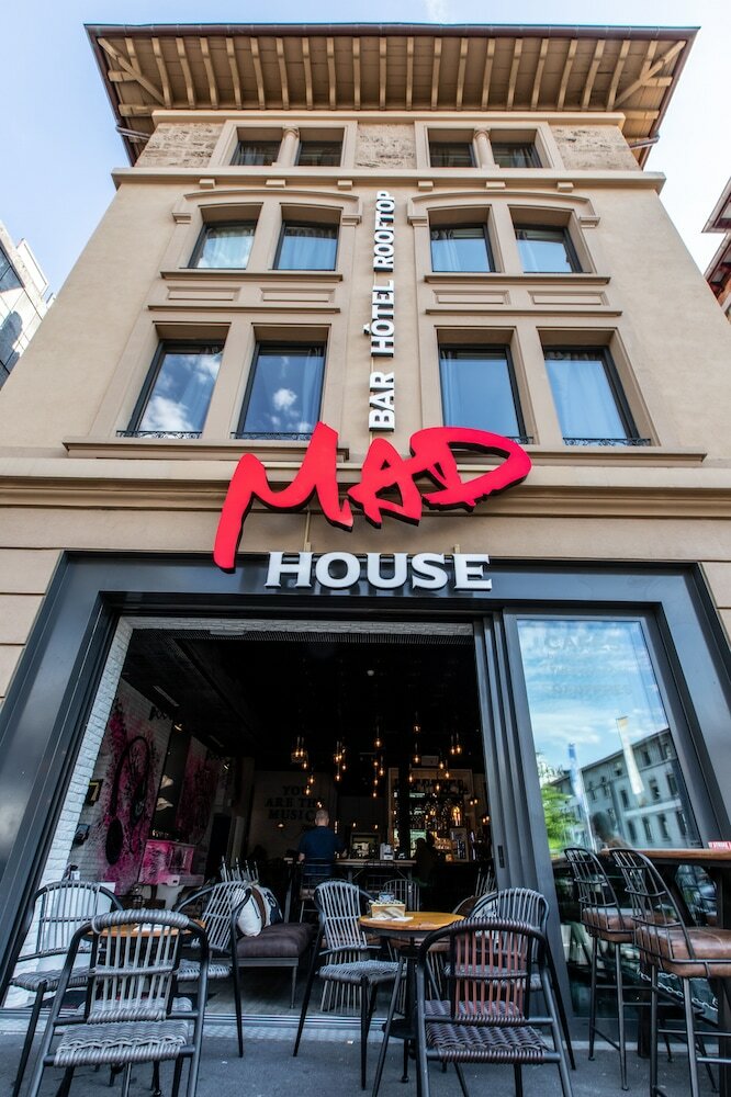 Hotel Ibis Styles Lausanne Center Mad House