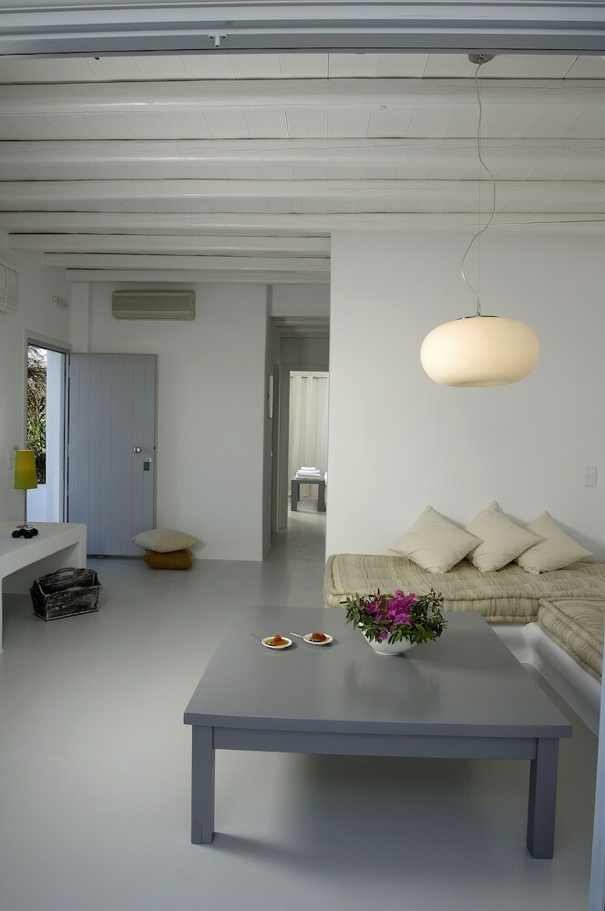 Apartamentos Kapetan Tasos Suites