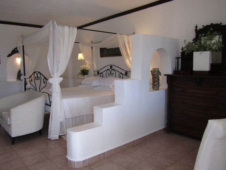 Porto Scoutari Romantic Hotel