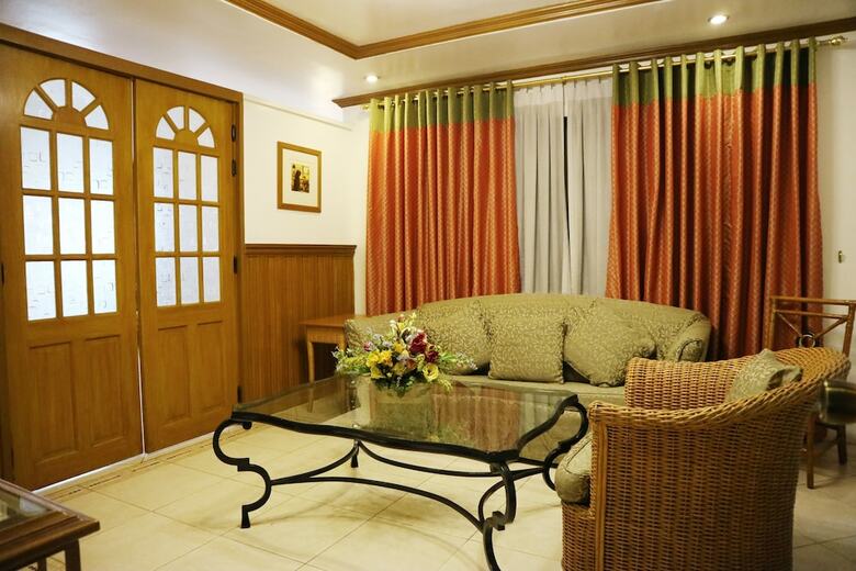 Golden Pine Hotel