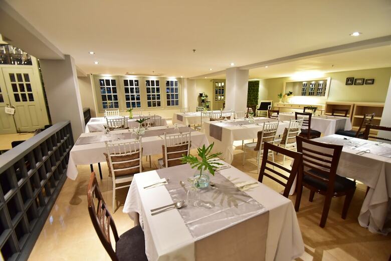 Almont City Hotel