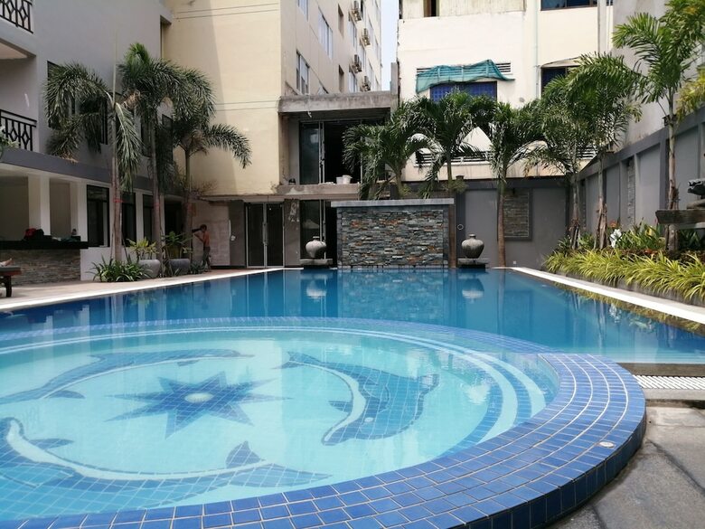 Holiday Hotel