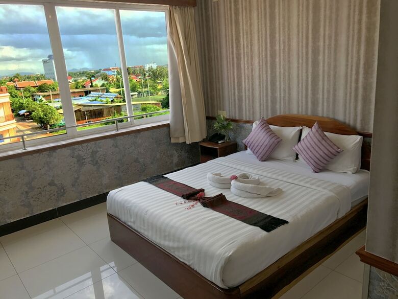 Holiday Hotel