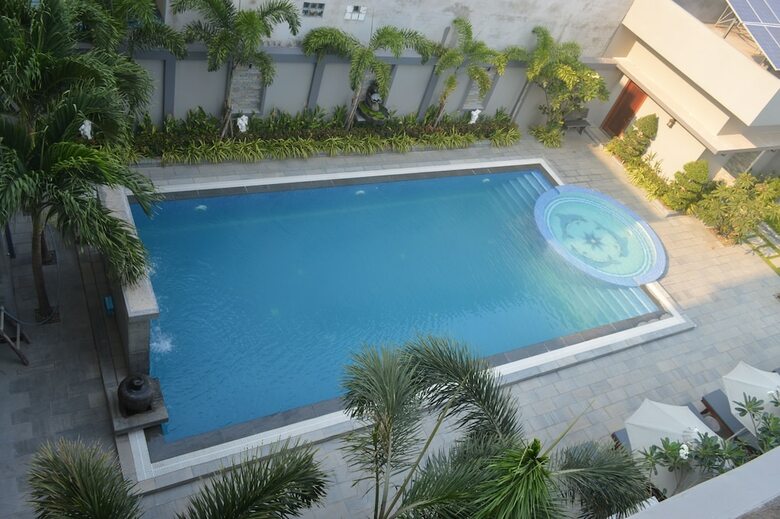 Holiday Hotel