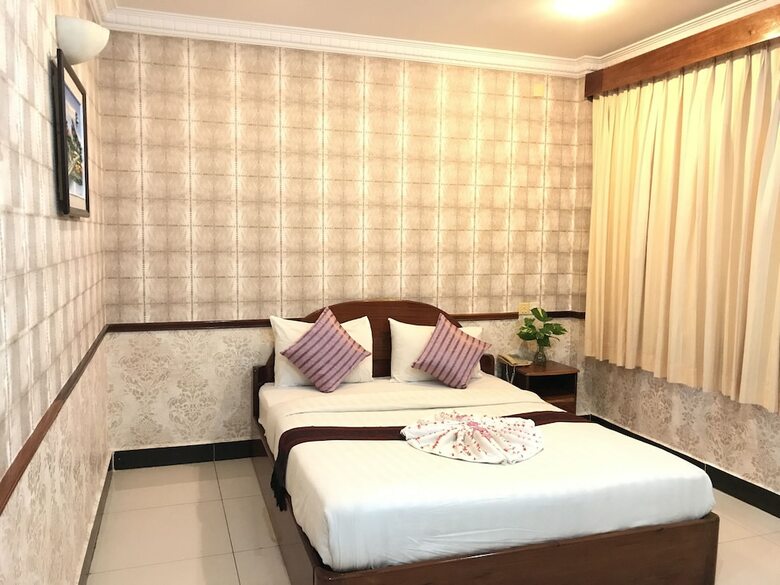 Holiday Hotel
