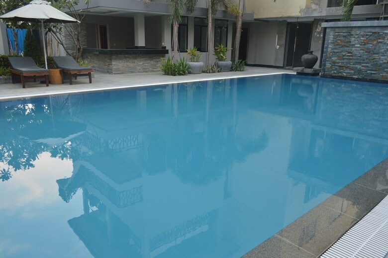 Holiday Hotel