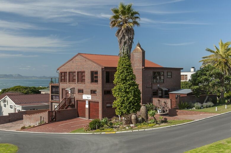Bed & Breakfast White Shark Guest House