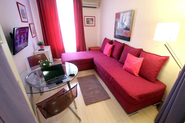 Stopbarcelona Universidad Apartments