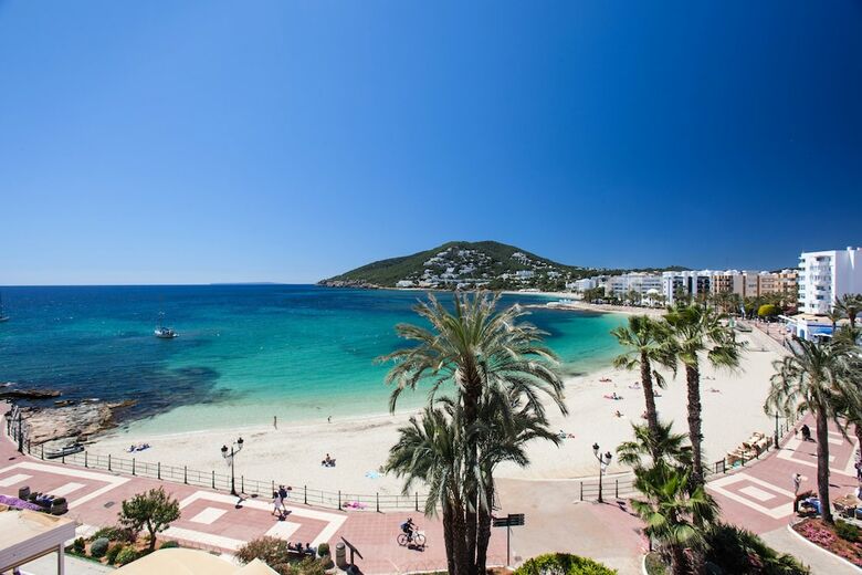Apartamentos Bah�a Santa Eulalia