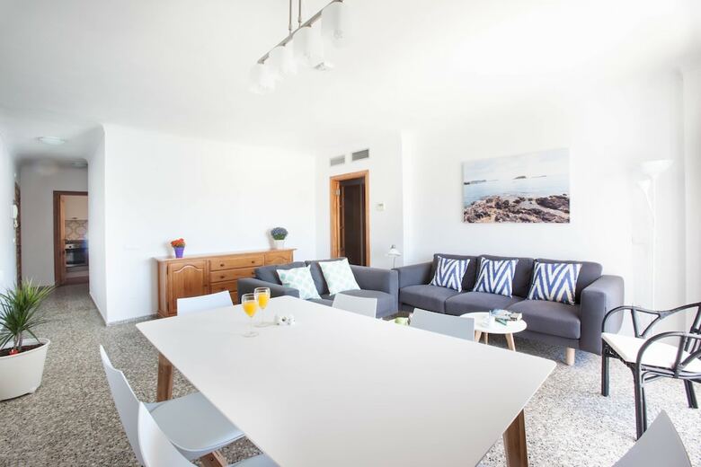 Apartamentos Bah�a Santa Eulalia