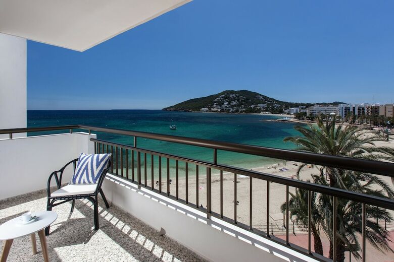 Apartamentos Bah�a Santa Eulalia