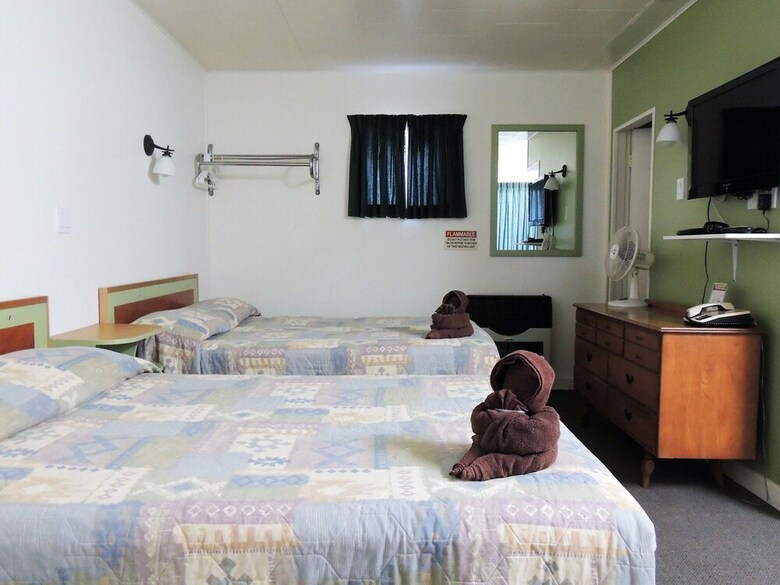 100 Mile Motel & Rv Park