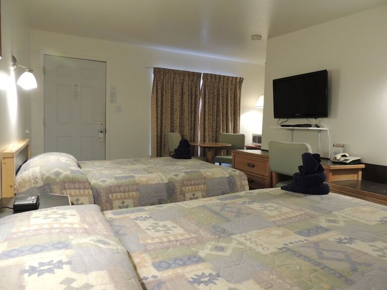 100 Mile Motel & Rv Park