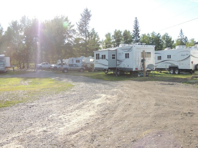 100 Mile Motel & Rv Park