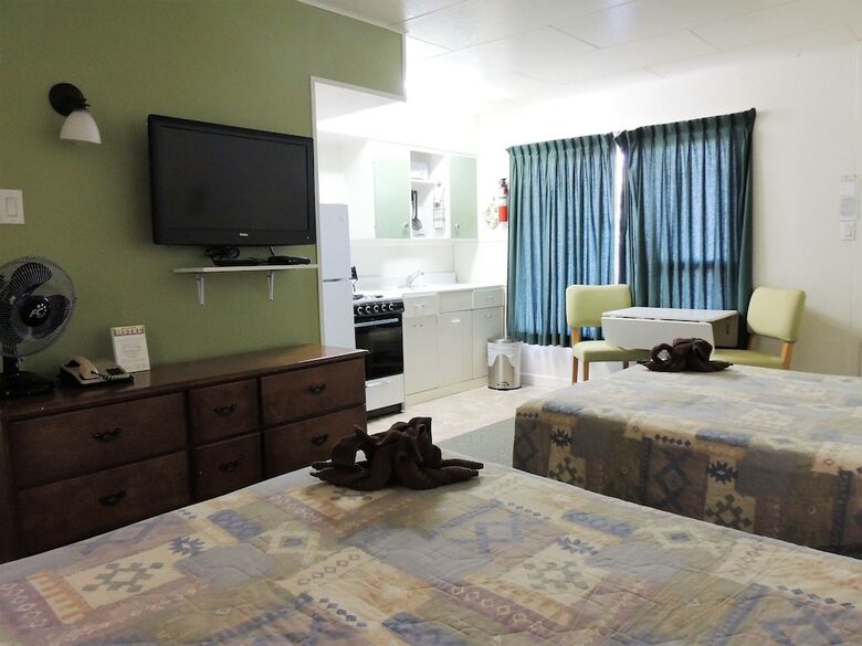 100 Mile Motel & Rv Park