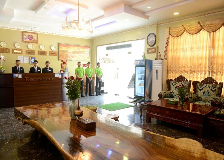 Royal Naungyoe Hotel
